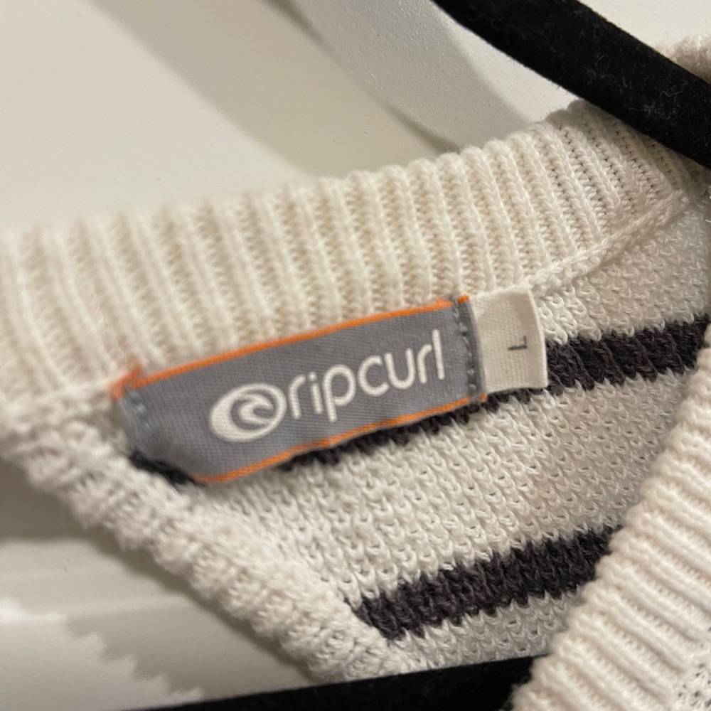 Ripcurl Open Back Sweater - image 2